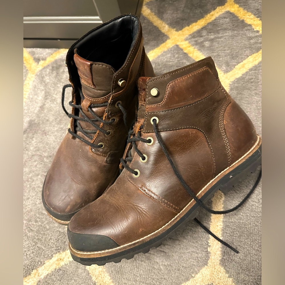 Keen leather hiking boots